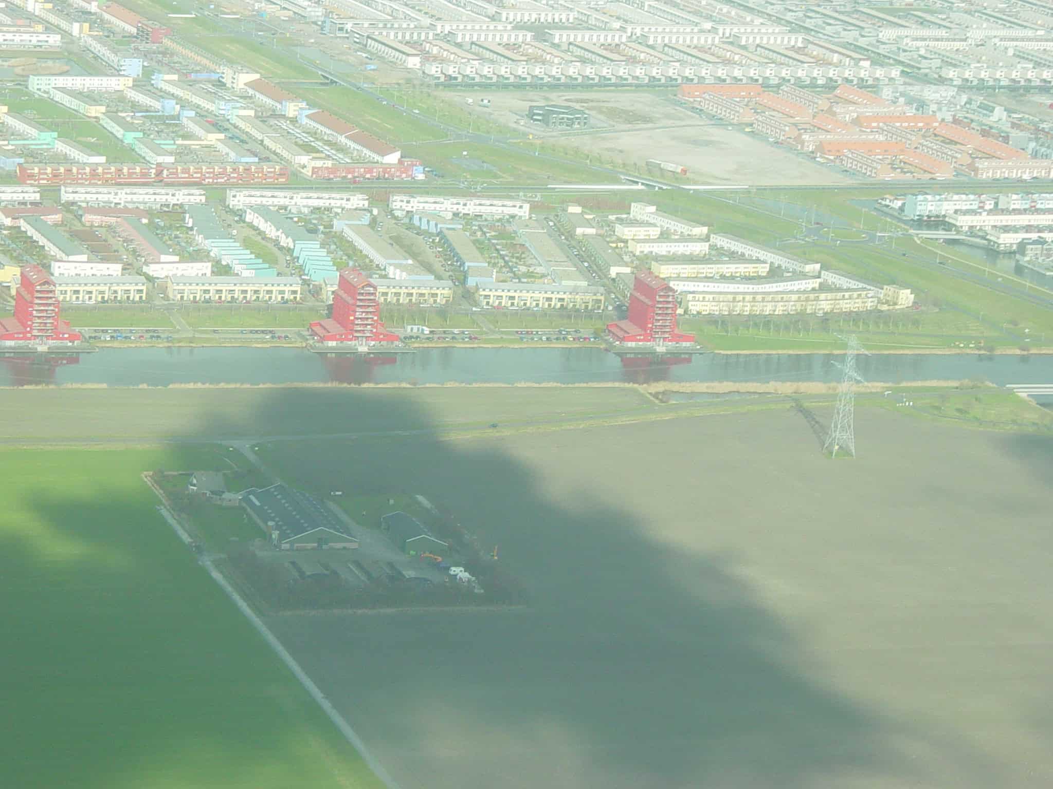luchtfoto van de buurt in Almere (straightfrom.nl)