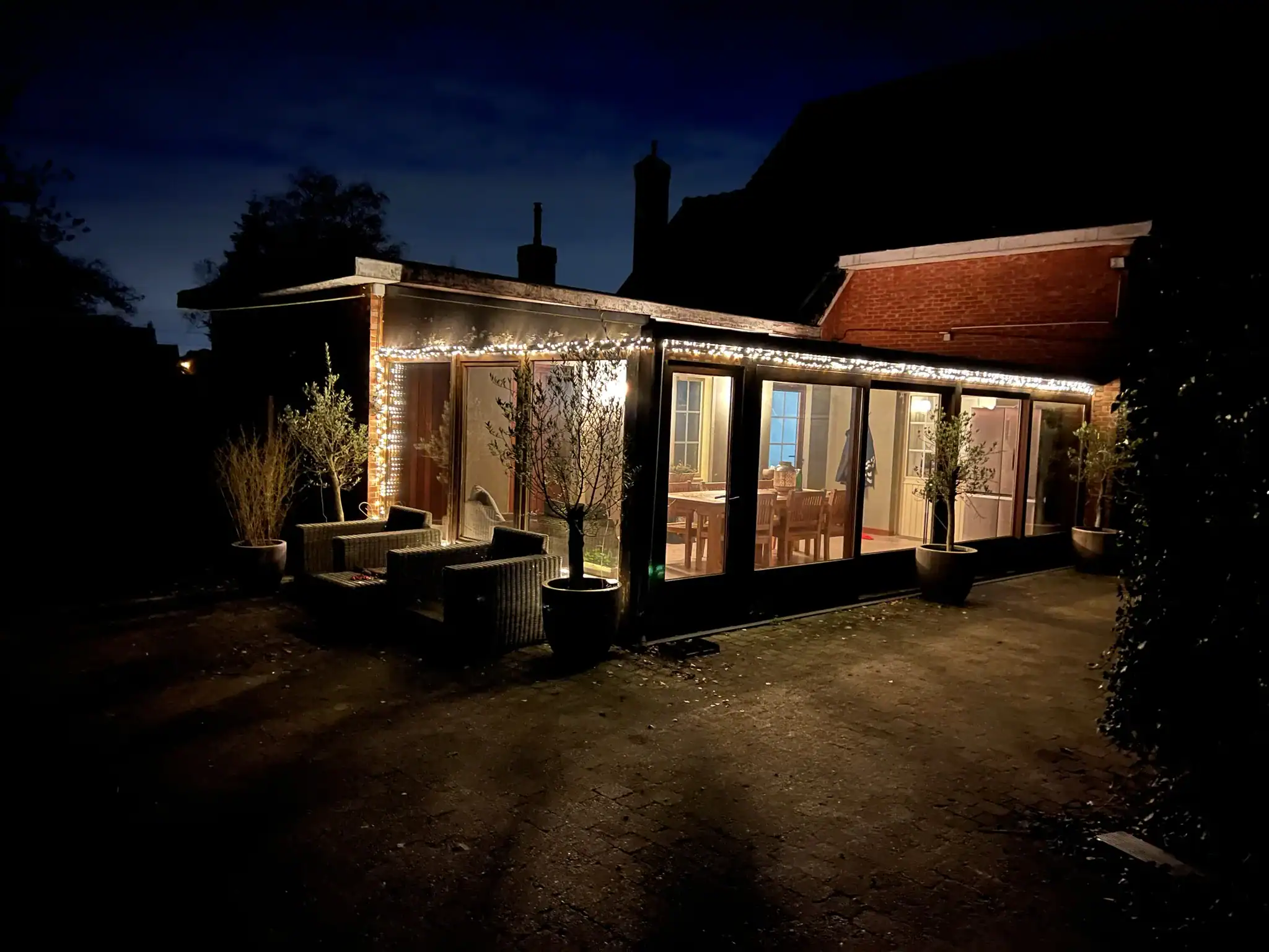 straightfrom.be - veranda met sfeerverlichting